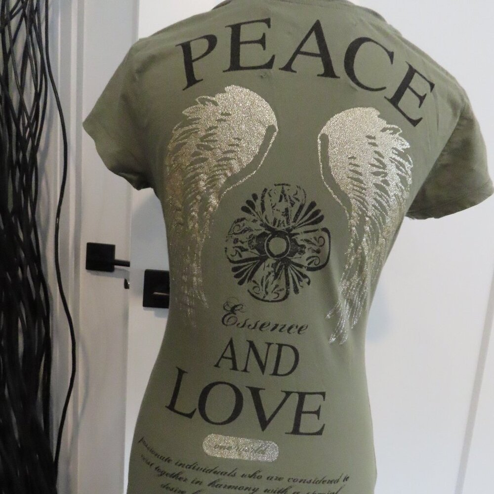 GUESS TShirt - Beautiful with Sequence and Glitter Wings